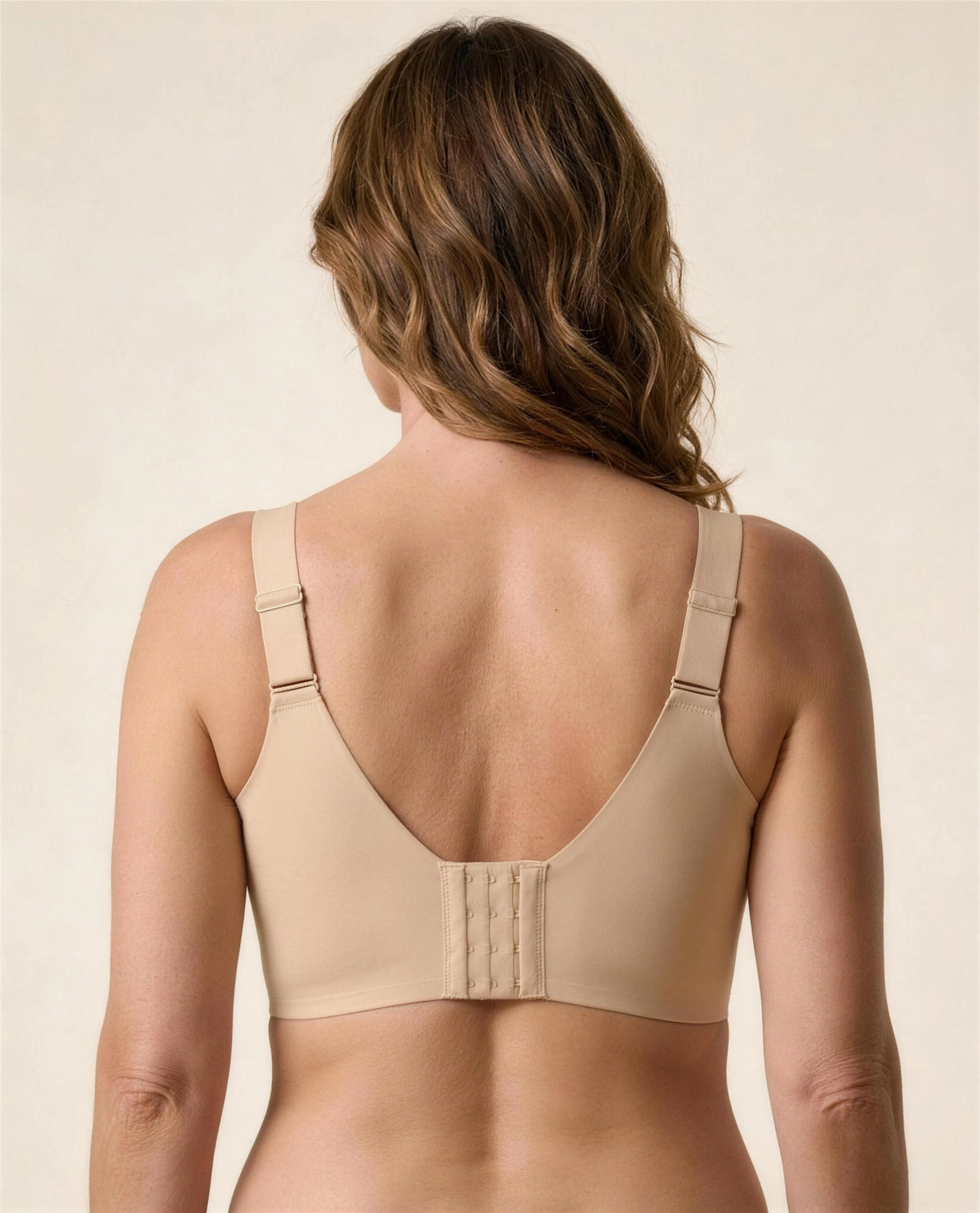 Back view: V-panels and 3-column hook closure
